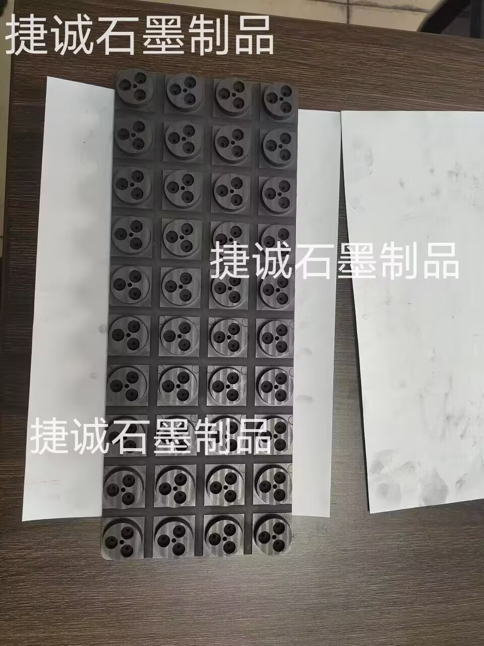 電子器件燒結(jié)用石墨治具，電子燒結(jié)石墨模具，半導(dǎo)體燒結(jié)石墨模具，二極管封裝石墨模具，燒結(jié)石墨模具，石墨模具，電子燒結(jié)石墨模具生產(chǎn)廠家，半導(dǎo)體燒結(jié)石墨模具生產(chǎn)廠家